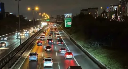 İstanbul'daki depremin ardından vatandaşlar Çeşme'ye akın etti