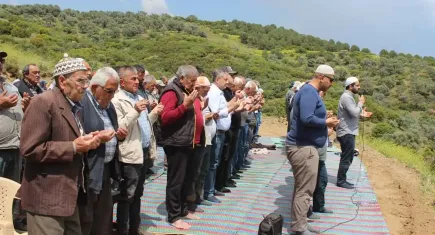 Ödemiş'te vatandaşlar yağmur duasına çıktı