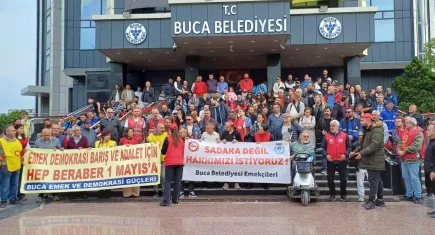 Buca Belediye çalışanları oturma eyleminde