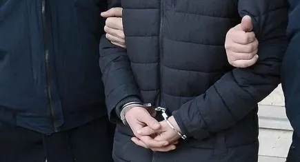 Otomobildeki özel düzenekte yasaklı madde saklayan 2 şüpheli tutuklandı