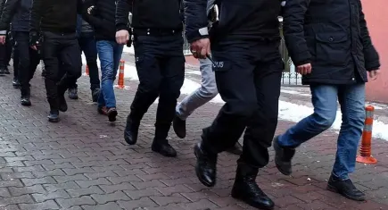 İzmir'de izinsiz eylemlere katılıp terör örgütü propagandası yapan 41 şüpheli gözaltına alındı