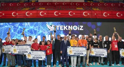İzmir'de öğrencilerin robotik kodlama projeleri tanıtıldı