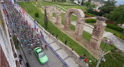 60. Cumhurbaşkanlığı Türkiye Bisiklet Turu'nda Selçuk etabı başladı