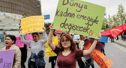Kadın Savunması: Kelepçeli muayene suçtur, bu suça ortak olmayın