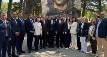 CHP İzmir’den Deniz Gezmiş, Yusuf Aslan ve Hüseyin İnan’a kabir ziyareti