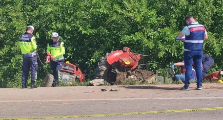 İzmir haber: Traktör ile minibüs çarpıştı, 1 kişi öldü