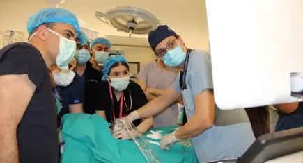 Kütahya'da 34 haftalık bebeğin boynundan 445 gramlık tümör ameliyatla alındı