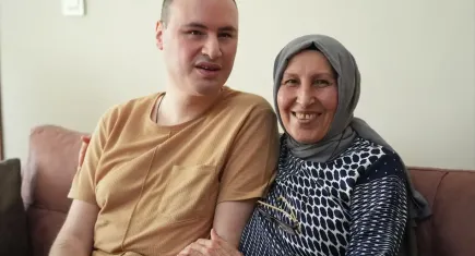 Anne desteğiyle gelen başarı: Görme engelli Önder Savaş, hayata annesiyle birlikte tutundu