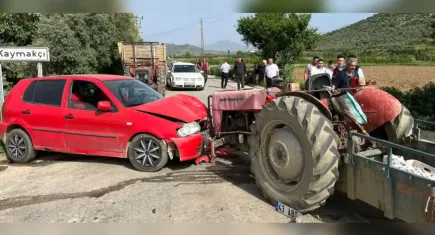 Traktör ile otomobil çarpıştı: 4 yaralı