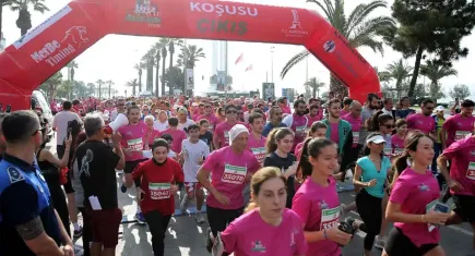 İzmir'de Zübeyde Hanım Koşusu yapıldı