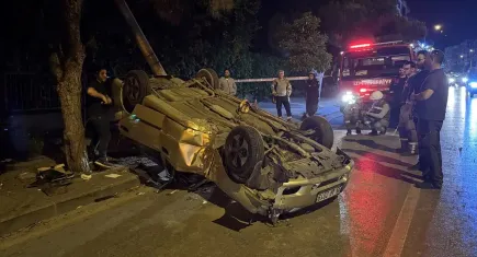 İzmir haber: Konak’ta otomobil takla attı