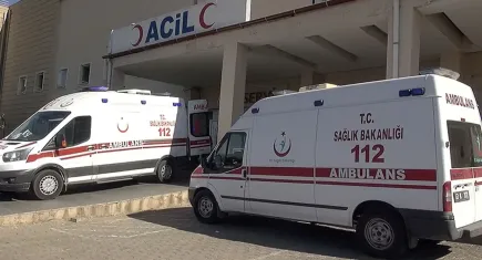 Öğretmenleri taşıyan iki servis minibüsü çarpıştı!