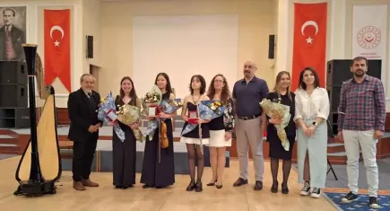 Genç müzisyenlerden huzurevinde anlamlı dinleti