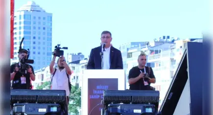 Başkan Tugay’dan İmamoğlu’na destek: Devlete çöreklenmiş bir avuç insan kaybedecek
