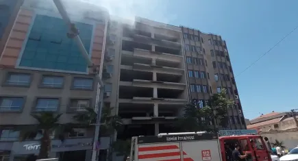 İzmir haber: Konak Gaziler Caddesi’nde yangın paniği