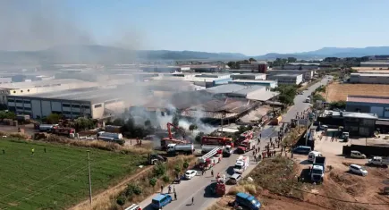 İzmir Torbalı'da fabrikada çıkan yangına müdahale edildi