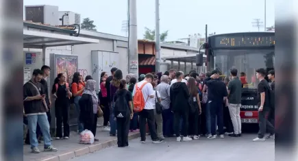 İzmir'de toplu ulaşım felç oldu