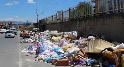 Mobilya atıkları hem kirlilik hem tehlike yaratıyor: Esnaf çözüm bekliyor