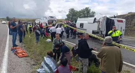 Yozgat'ta ölümlü kaza: Cenaze töreninden dönenleri taşıyan midibüs devrildi