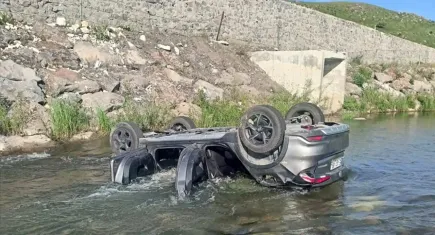 Erzurum'da ölümlü kaza: Bayram için yola çıkmışlardı, otomobil dereye yuvarlandı