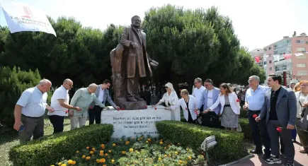 Nazım Hikmet, Karşıyaka’da şiirleriyle anıldı