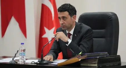 Bayraklı Meclisi’nde kentsel dönüşüm ve parti krizi