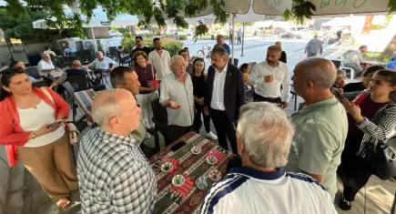 CHP İzmir İl Başkanlığı Kurban Bayramı bayramlaşmasını sokaklara taşıdı