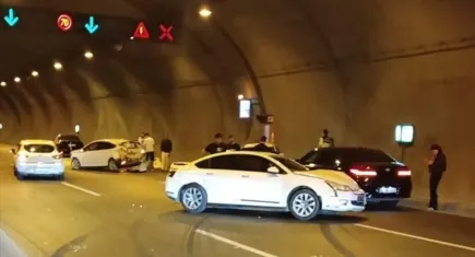 İzmir haber: İzmir-İstanbul Otoyolu’nda zincirleme kaza, 3 kişi yaralandı