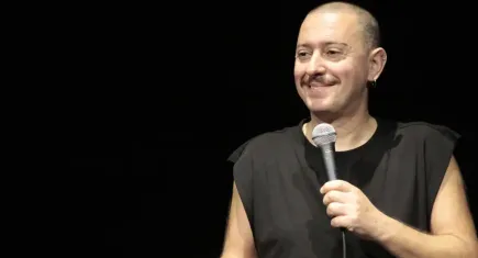 Mizahseverlerin dikkatine: Alpay Erdem yeni stand-up gösterisi ile İzmir’de
