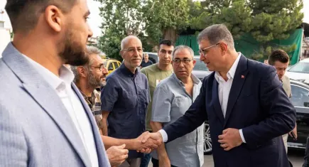 Başkan Tugay, Kurban Bayramı’nda Konak’ta vatandaşlarla bayramlaştı