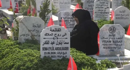 Hatay'da buruk bayram: Narlıca Deprem Mezarlığı ziyaret edildi 