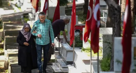 İzmir'de buruk bayram: Şehit annelerinin gözü yaşlı
