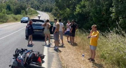 İzmir haber: Foça'da otomobille motosiklet çarpıştı