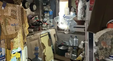 Aydın’da bir evden 4 kamyon çöp, 12 kedi ve 3 kaplumbağa çıktı