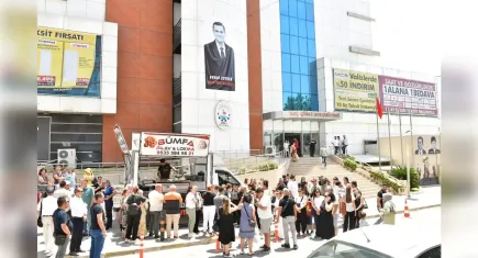 Çiğli Belediyesi'nden Ferdi Zeyrek anısına lokma