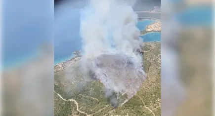 İzmir Karaburun'da orman yangını