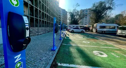 Narlıdere'de elektrikli araç şarj istasyonları ile temiz enerji