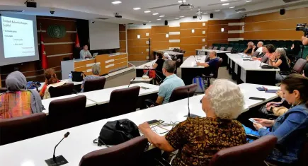 Bornova'da sebzeciliğin temelleri bilimsel yöntemlerle anlatıldı