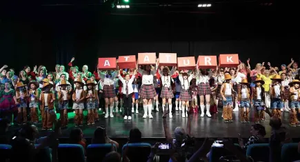 Konaklı kursiyerlerden müzik ve dans coşkusu