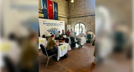 İzmir'de görme engelli sporcular Satrançta engelleri aştı