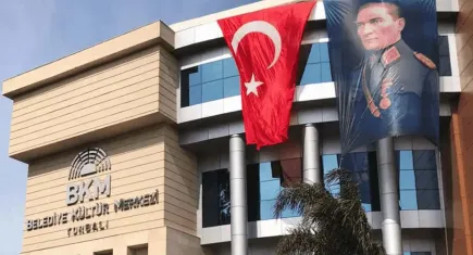 Torbalı’dan çocuklara karne hediyesi