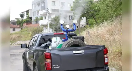 Bayraklı Belediyesi’nden haşereyle mücadelede yoğun ilaçlama çalışmaları