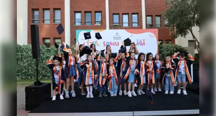 İEÜ'de miniklerin mezuniyet heyacanı
