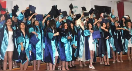 Ege Üniversitesi Ödemiş Sağlık Bilimleri Fakültesi mezuniyet töreni coşkuyla gerçekleşti