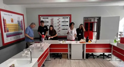 İzmir'de şehit Furkan Yavaş'ın adının verildiği okula laboratuvar kuruldu