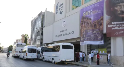 Efes Selçuk Belediyesi’nden YKS’ye giren öğrencilere ulaşım desteği