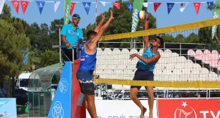 Plaj voleybolunun yıldızları İzmir’de buluştu