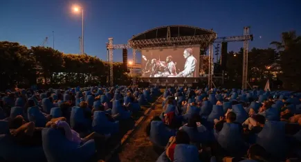 İzmir’de açık havada sinema keyfi başladı