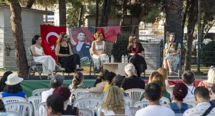 Karşıyaka’da ‘Bizden Satırlar’ etkinliği kadın yazarları bir araya getirdi