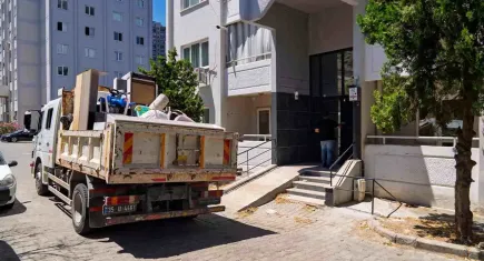 Onat Tüneli inşaatında evi zarar gören aileye Büyükşehir’den destek